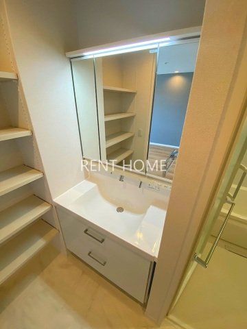 洗面設備　同仕様メーカーの写真です