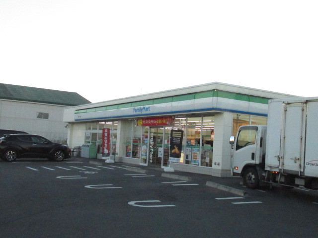 コンビニ　ファミリーマート　焼津田尻店（コンビニ）まで903m