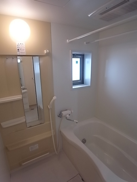 バス・シャワールーム　浴室乾燥機付きのバスルーム