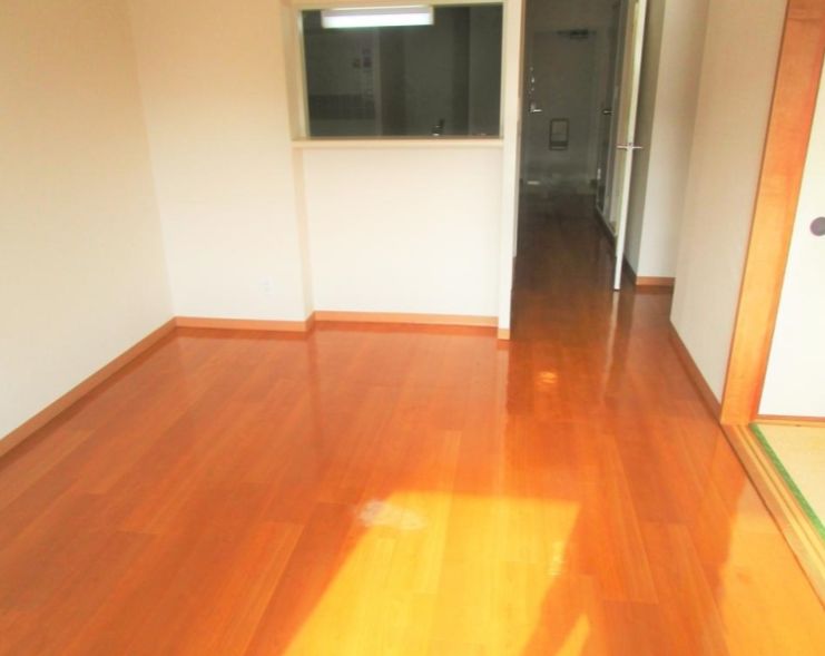 ヒルズ南戸塚3号棟の居間写真