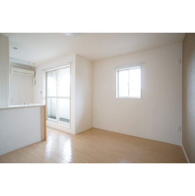 居室・リビング　高い天井の室内で随所に気遣いを感じます