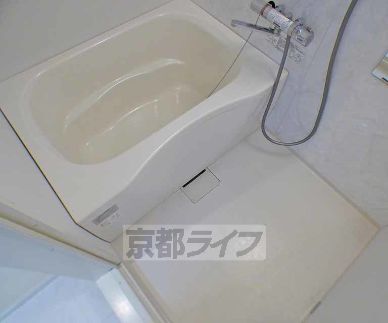 バス・シャワールーム　ゆったり浸かれるお風呂です。