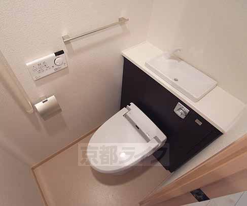 トイレ　ウォシュレット付のトイレです。