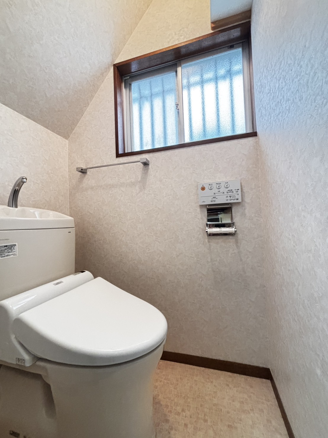 西舞子2丁目戸建のトイレ写真