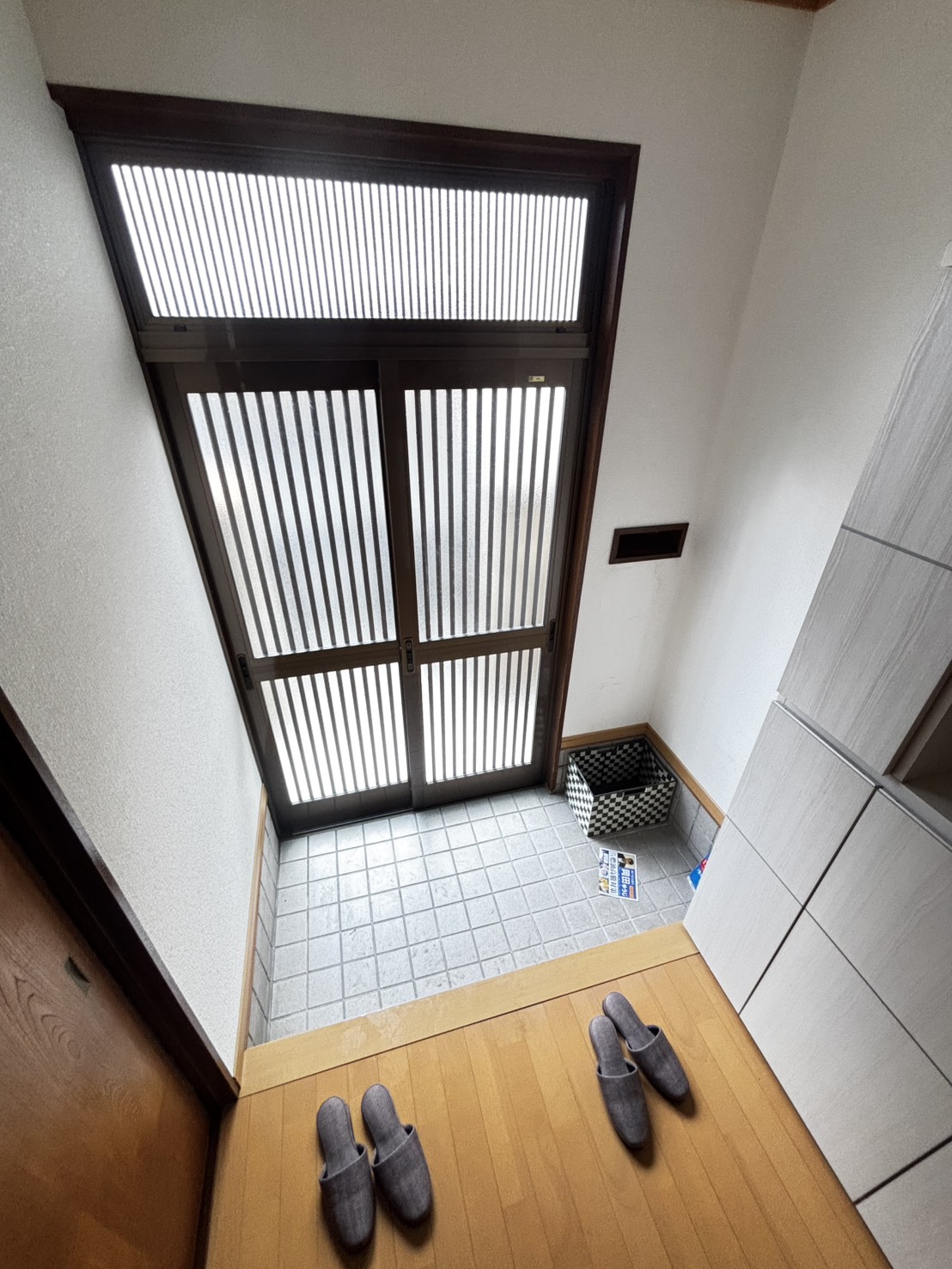 西舞子2丁目戸建の玄関写真