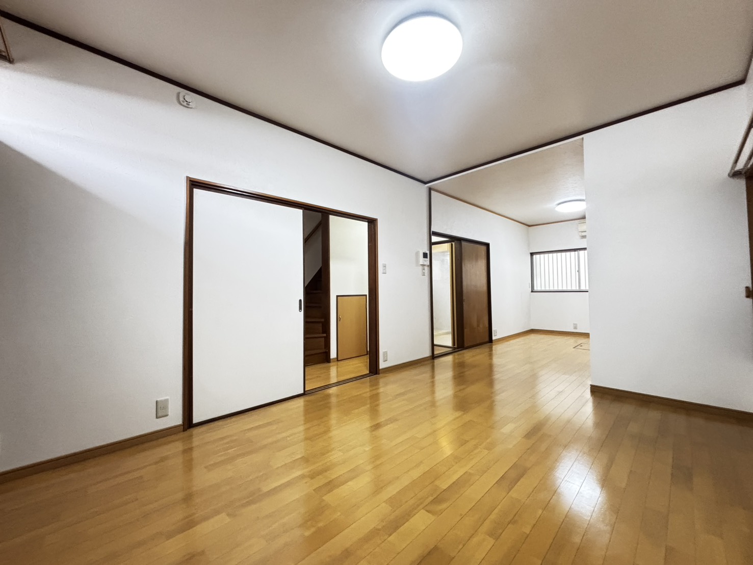 西舞子2丁目戸建の居間写真