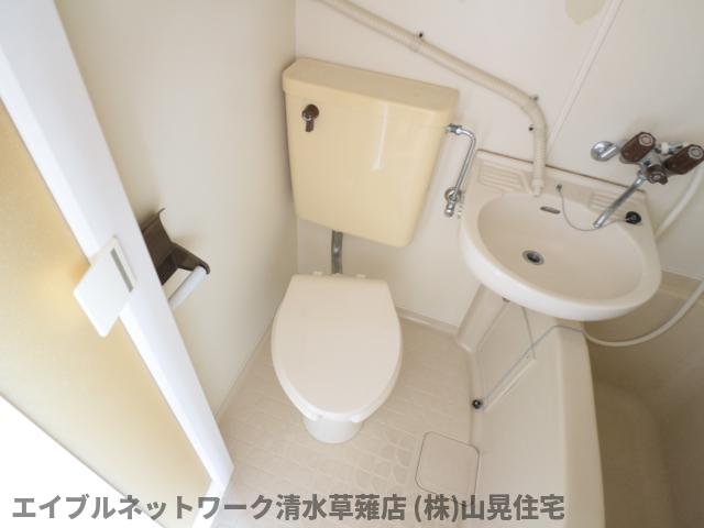 トイレ　落ち着いた色調のトイレです