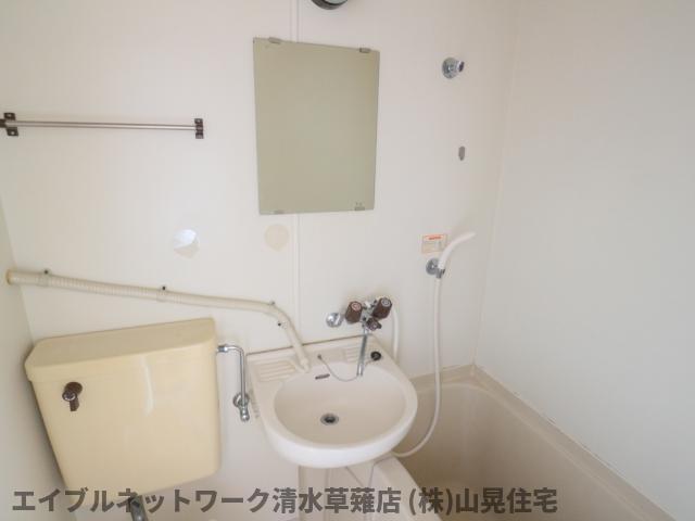 洗面設備　明るい洗面所です