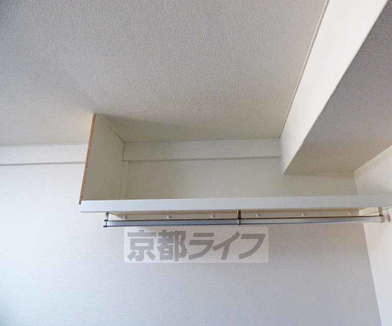 収納　吊り棚です。