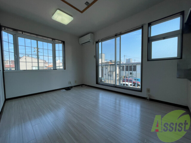 居室・リビング　陽の光が差し込む明るいお部屋は気持がいいですね～