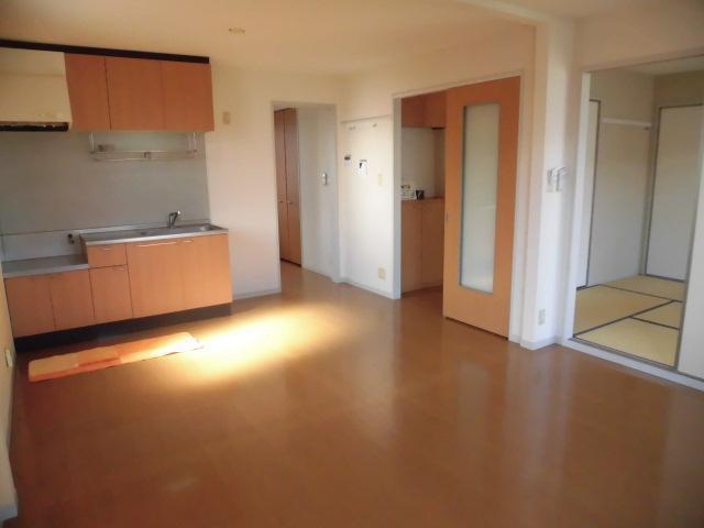 居室・リビング　12.3帖の広々したリビングです