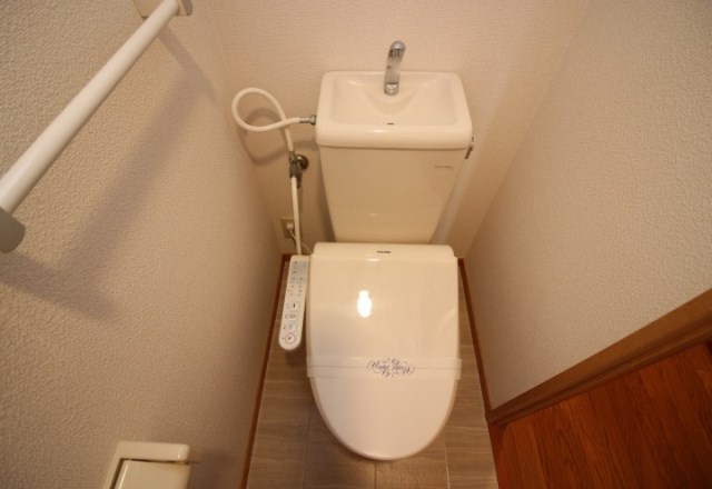 トイレ　写真は同マンション・別部屋写真