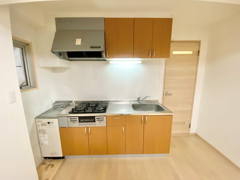 キッチン　ガスコンロ3口グリル付