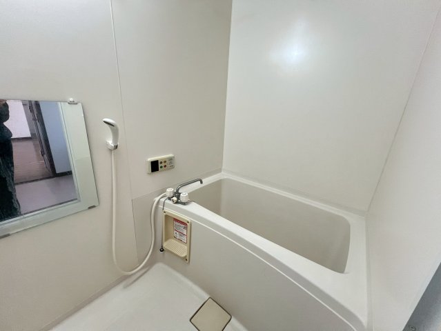 バス・シャワールーム　コンパクトで使いやすいお風呂です