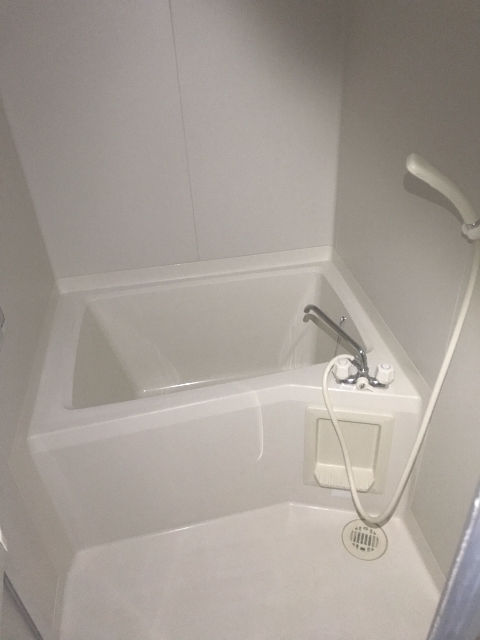 バス・シャワールーム　※補修前の参考画像の為、設備等は現況優先。