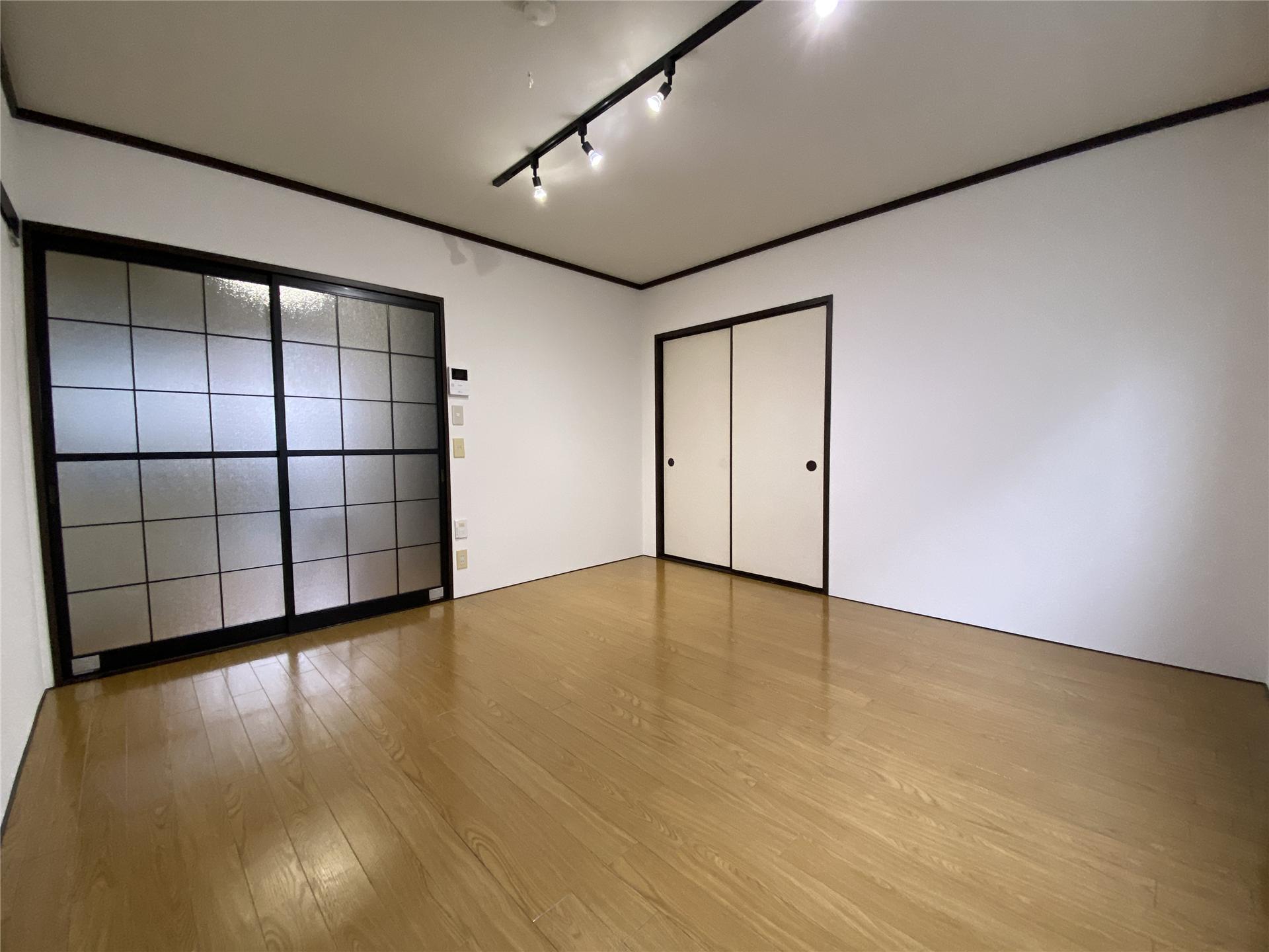 居室・リビング　フローリング8帖の洋室です(別号室参考写真)