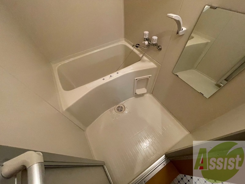 バス・シャワールーム　お風呂になります。一日の疲れを癒してくださいね。