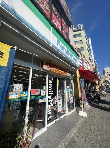 コンビニ　ファミリーマート 十三本町二丁目北店（コンビニ）まで184m