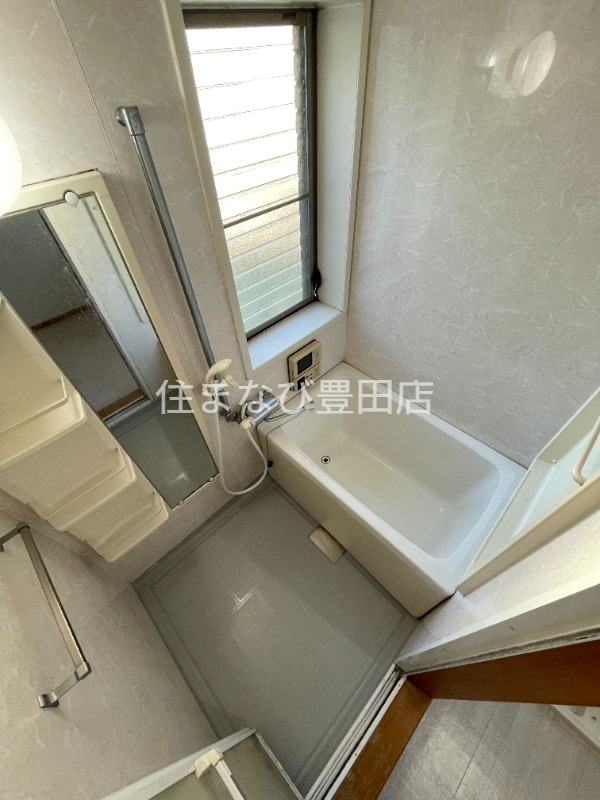 バス・シャワールーム　清掃前