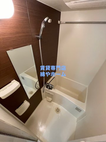 バス・シャワールーム　落ち着いた空間のお風呂です