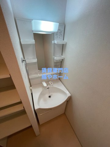 洗面設備　独立洗面台で身支度をすべて済ませてしまいましょう