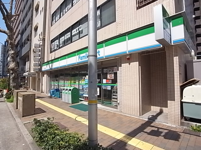 コンビニ　ファミリーマート（コンビニ）まで129m