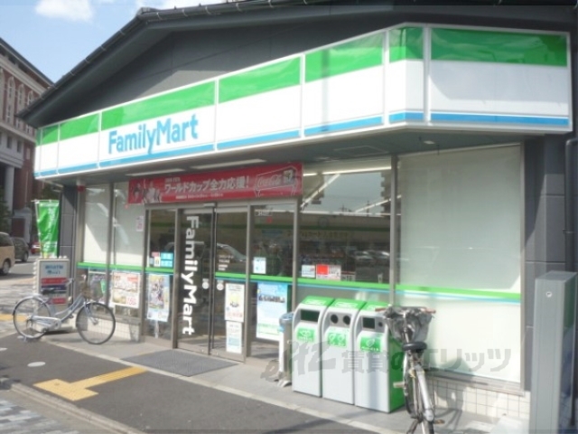 コンビニ　ファミリーマート千本三条店（コンビニ）まで450m