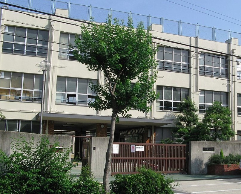 中学校　大阪市立東淀中学校（中学校）まで1070m
