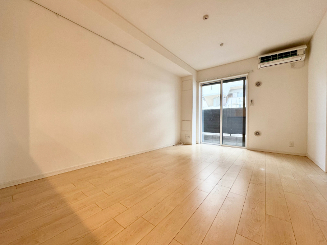 居室・リビング　※１０１号室写真：反転タイプ