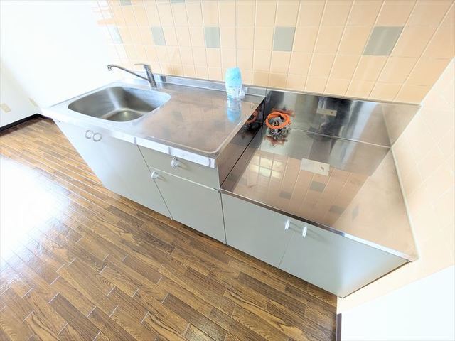 キッチン　別部屋参考写真です