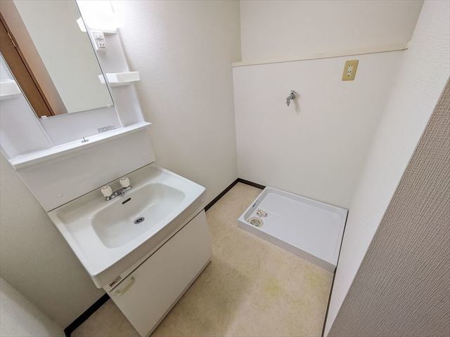 洗面設備　別部屋参考写真です