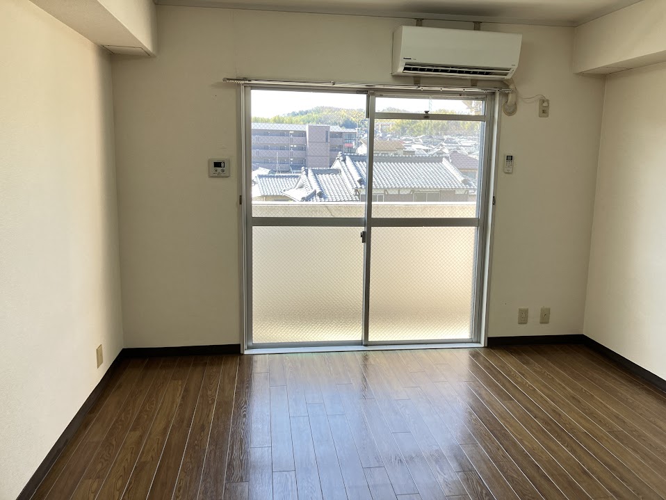 メゾン市川壱番館の居間写真