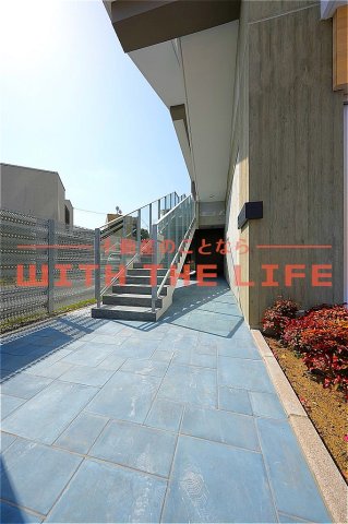 エントランス　落ち着いたエントランスです