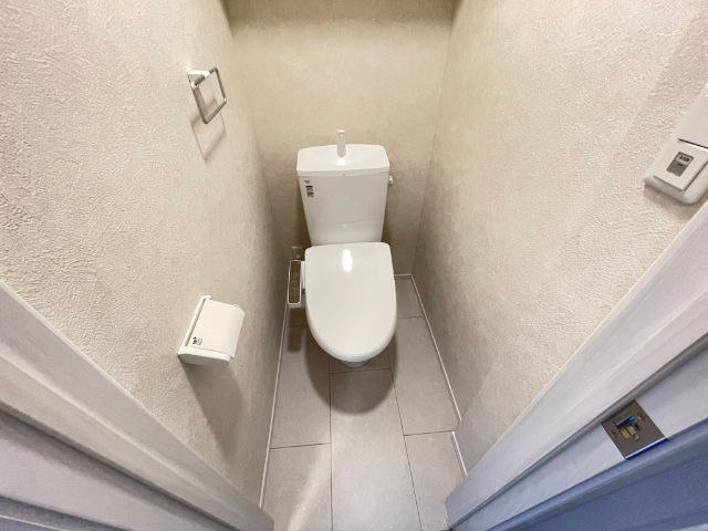 トイレ　温水洗浄便座付き