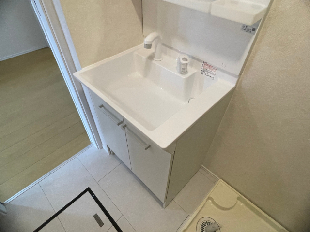 洗面設備　洗面台がついているので忙しい朝の身支度もスムーズです。