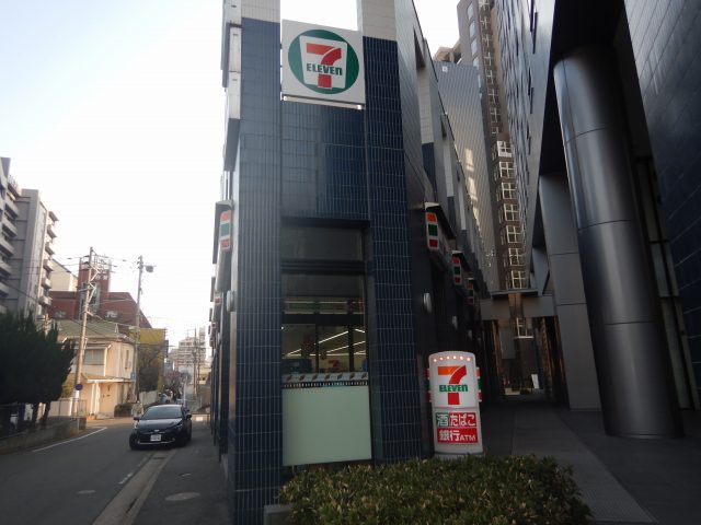 コンビニ　セブンイレブン（コンビニ）まで446m