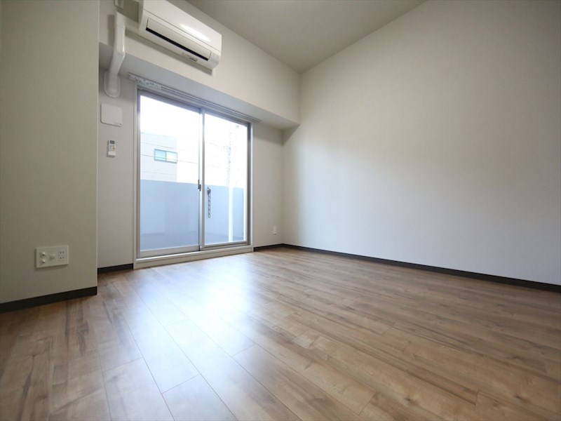 バルコニー　洋室7.4帖　エアコン完備　バルコニー