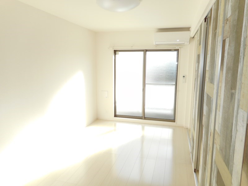 居室・リビング　洋室※他号室の参考写真となります。