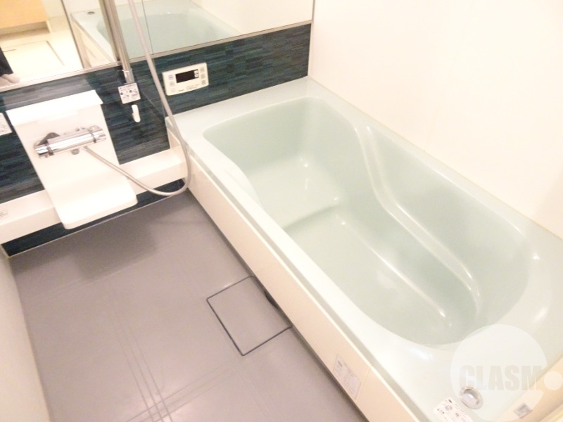 バス・シャワールーム　浴室乾燥機＆追焚機能付き広々バスルーム♪