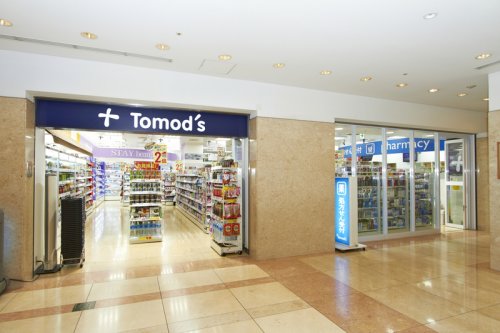 ドラックストア　トモズ ゲートシティ大崎店（ドラッグストア）まで450m