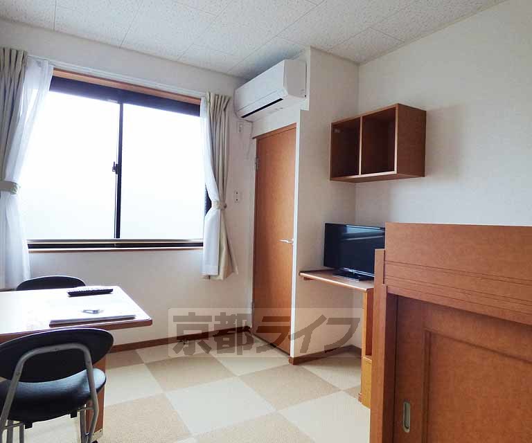 居室・リビング　家具家電つきのレオパレス