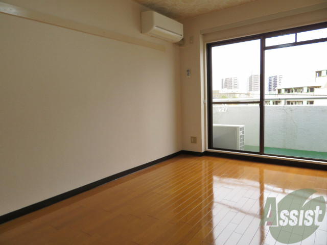 居室・リビング　リビングです。広くて、とても明るい間取りです。