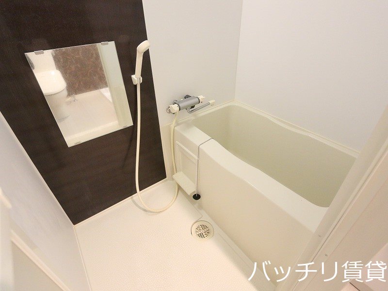 バス・シャワールーム　別号室タイプの為、現状を優先致します。
