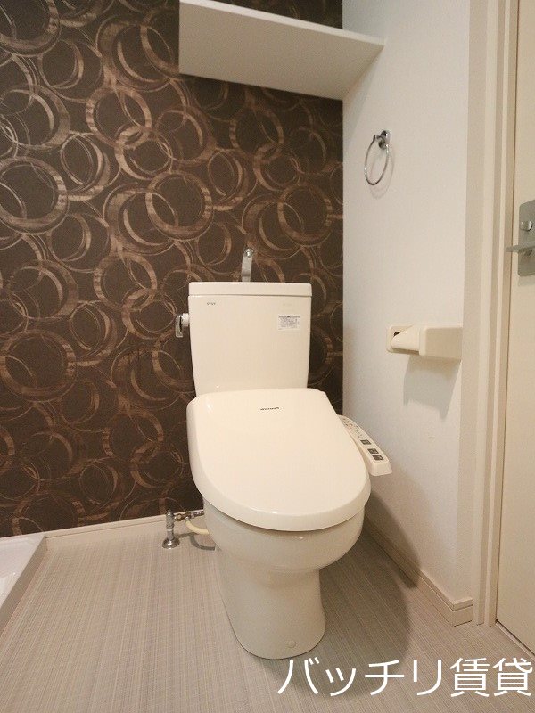 トイレ　別号室タイプの為、現状を優先致します。