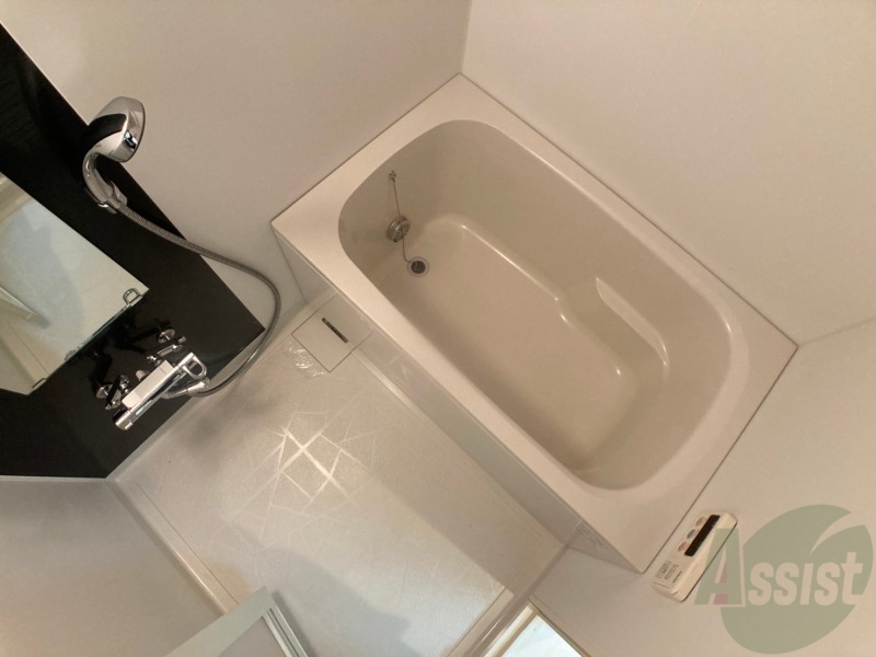 バス・シャワールーム　こちらはお風呂。一日の疲れをここで癒してください。