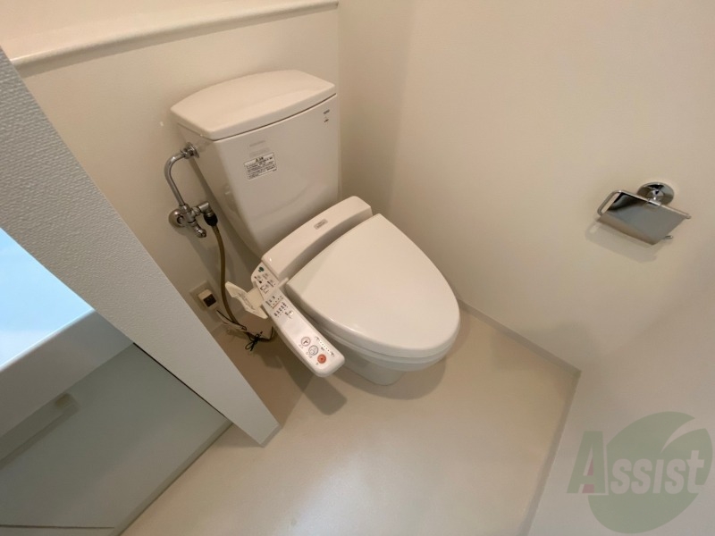 トイレ　ウォシュレット機能がついたトイレです。安心して使用できます。