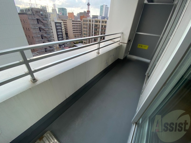 バルコニー　こちらはバルコニー。洗濯物が干せるようになっています。