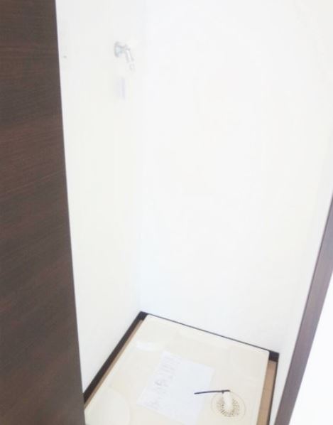 その他設備　★洗濯機置き場、扉付きで音も軽減★