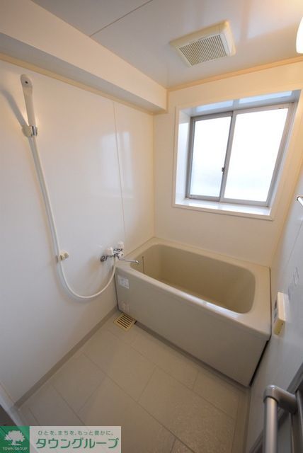 バス・シャワールーム　お部屋ごとにカラーが異なります。内見時にご確認下さい。