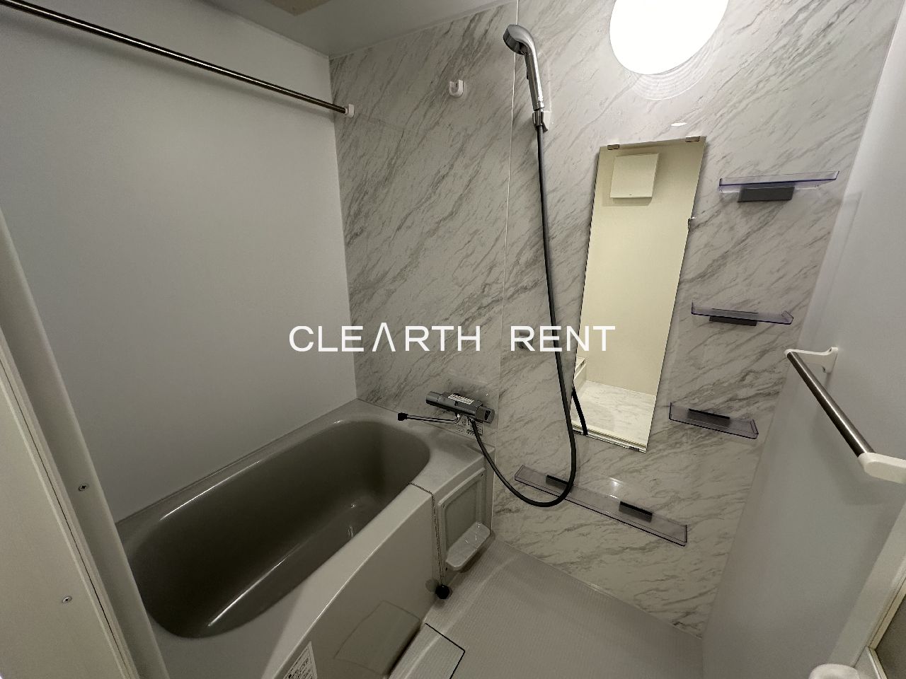 バス・シャワールーム　浴室乾燥機付きバスルーム